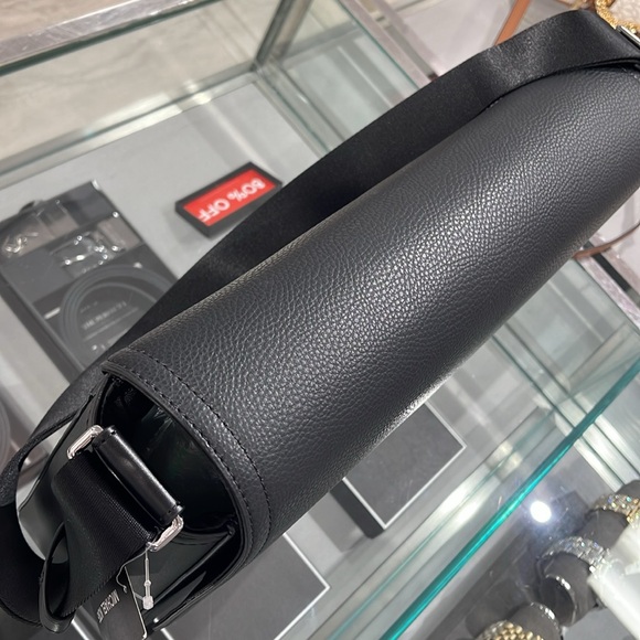 MICHAEL KORS
Cooper Messenger Bag
Black
 NWT - Picture 5 of 16